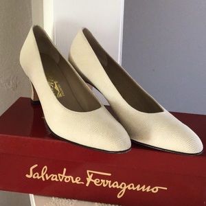 VTG-Salvatore Ferragamo Pebbled Suede Shoes